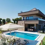 Βίλα Bavigo For 8 People Near Pula With Wellness & Children Playground Marčana