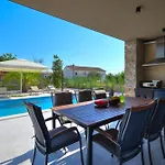 Βίλα Bavigo For 8 People Near Pula With Wellness & Children Playground Marčana