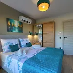 Bavigo For 8 People Near Pula With Wellness & Children Playground Βίλα