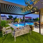 Βίλα Bavigo For 8 People Near Pula With Wellness & Children Playground *