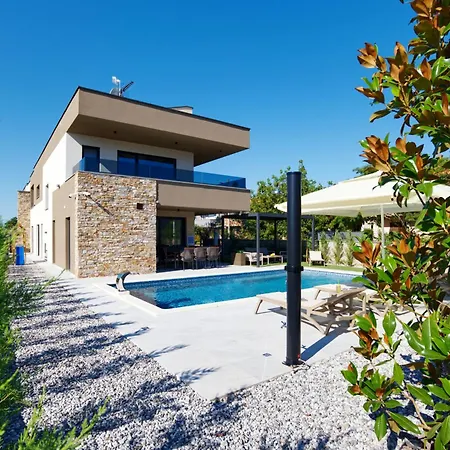 Βίλα Bavigo For 8 People Near Pula With Wellness & Children Playground Marčana