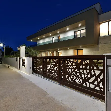 Βίλα Bavigo For 8 People Near Pula With Wellness & Children Playground *