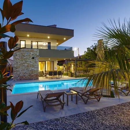 Bavigo For 8 People Near Pula With Wellness & Children Playground